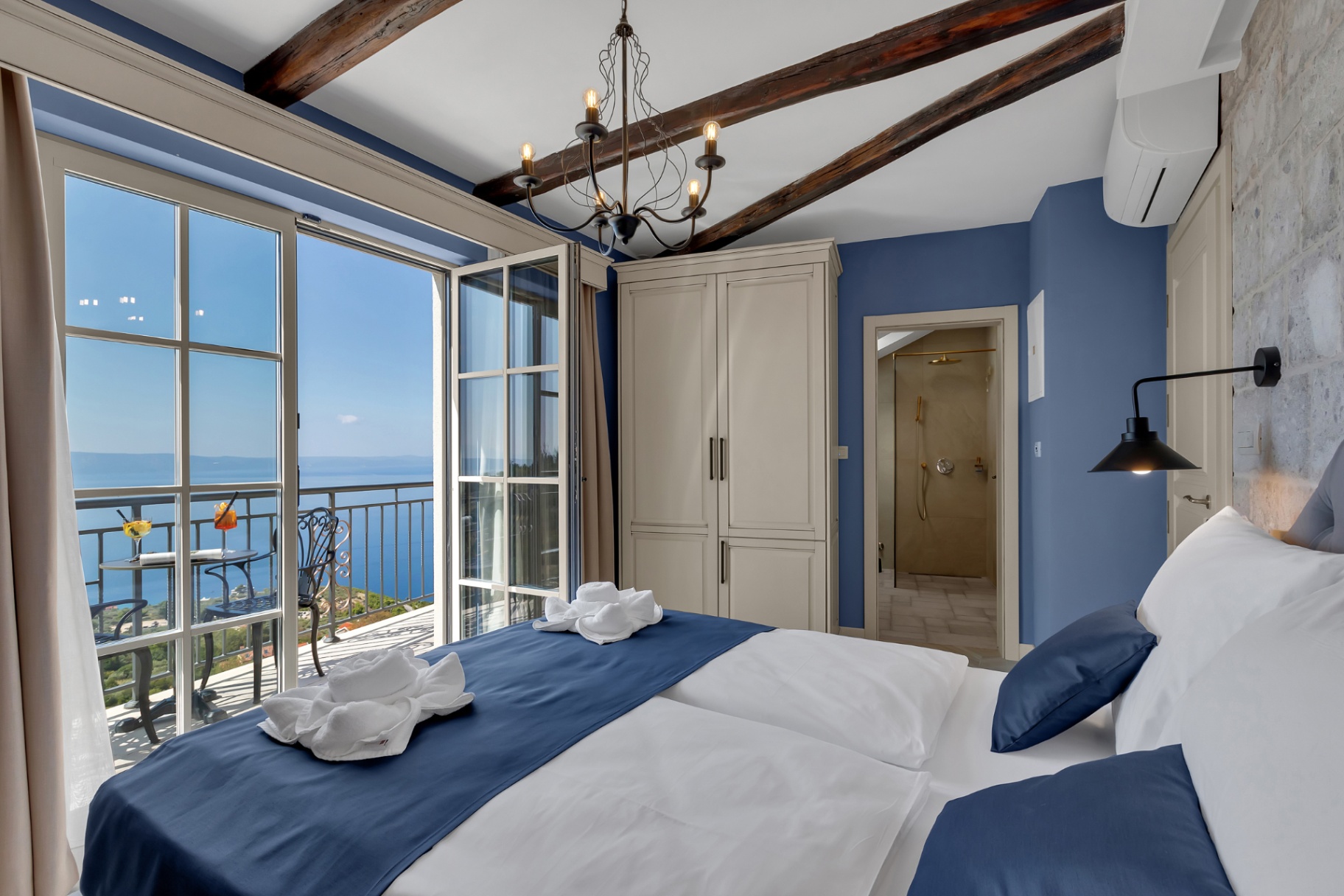 hotel_liberan_deluxe_double_room_with_balcony_and_sea_view_01